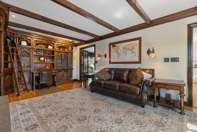 10 Stonewood Dr, Newton, MA 02459