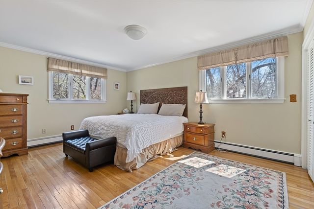 10 Stonewood Dr, Newton, MA 02459
