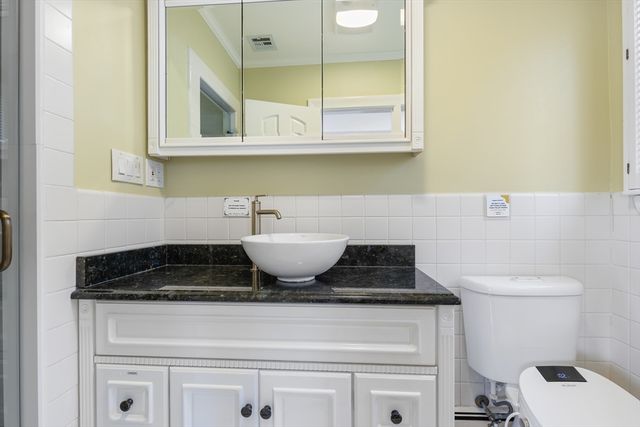 10 Stonewood Dr, Newton, MA 02459
