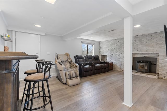 10 Stonewood Dr, Newton, MA 02459