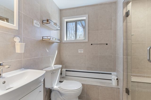 10 Stonewood Dr, Newton, MA 02459