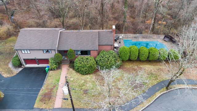 10 Stonewood Dr, Newton, MA 02459
