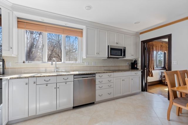 10 Stonewood Dr, Newton, MA 02459