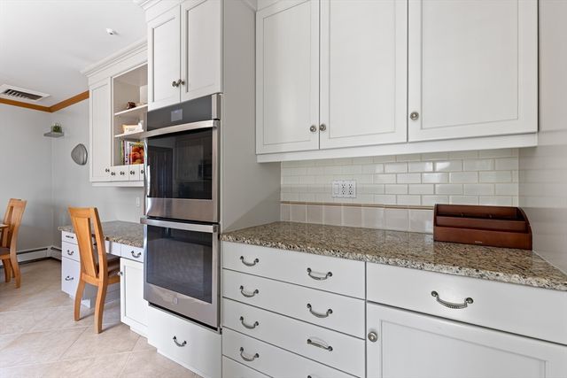 10 Stonewood Dr, Newton, MA 02459