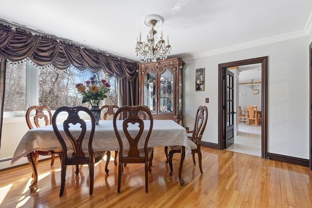 10 Stonewood Dr, Newton, MA 02459