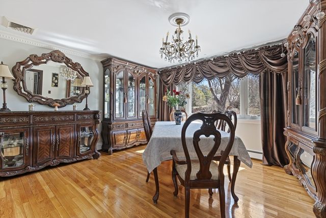 10 Stonewood Dr, Newton, MA 02459