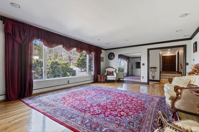 10 Stonewood Dr, Newton, MA 02459