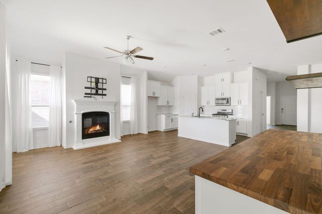 10604 Thunderwood Drive, Aubrey, TX 76227