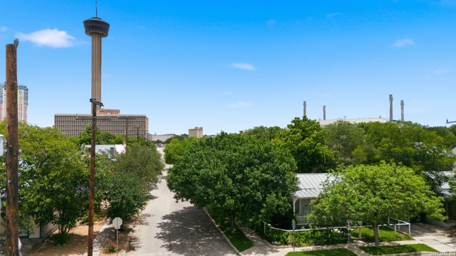 301 BARRERA ST, San Antonio, TX 78210