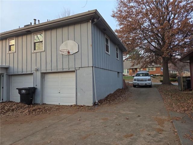 15367 E 45th Street S, Independence, MO 64055