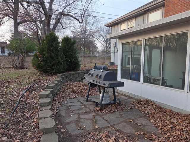 15367 E 45th Street S, Independence, MO 64055