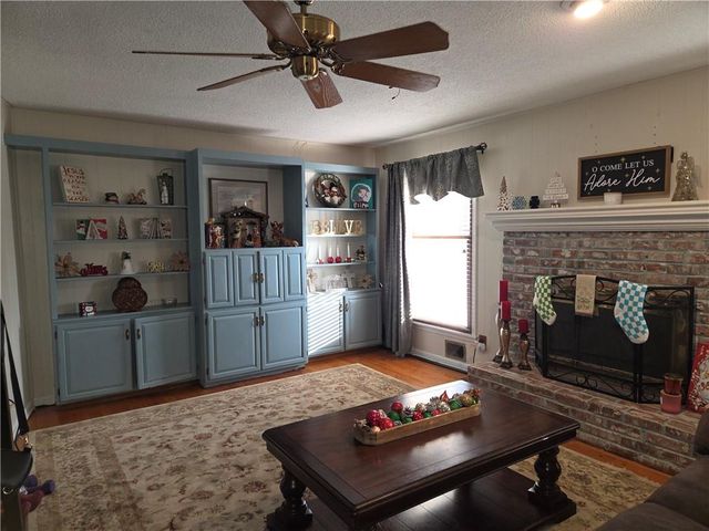 15367 E 45th Street S, Independence, MO 64055