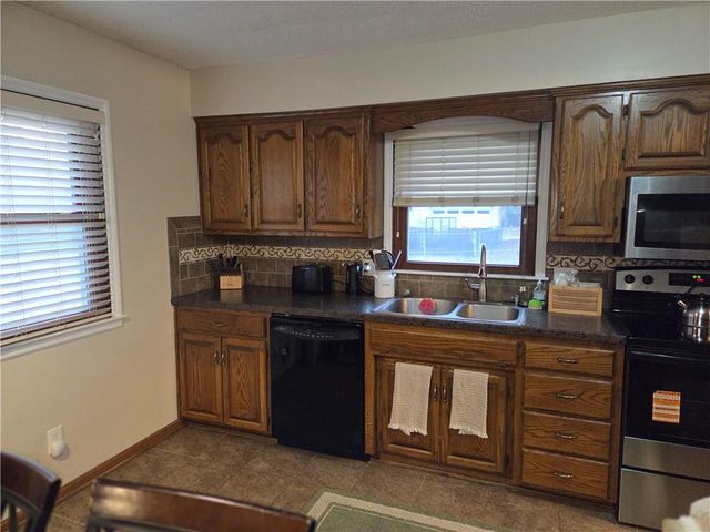 15367 E 45th Street S, Independence, MO 64055