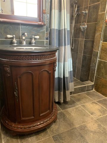 1012 S Maurice Avenue, Denison, TX 75020