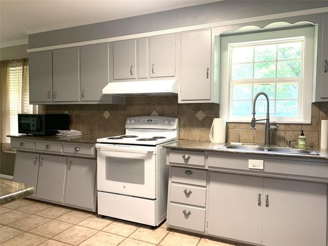 1012 S Maurice Avenue, Denison, TX 75020