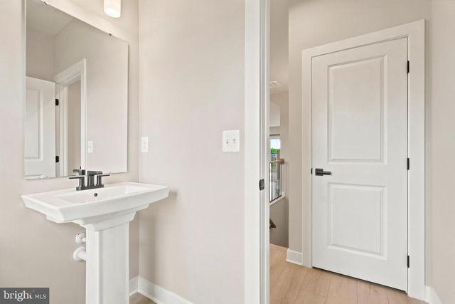 8046 WILLIAMSON BLVD NE, Manassas, VA 20109