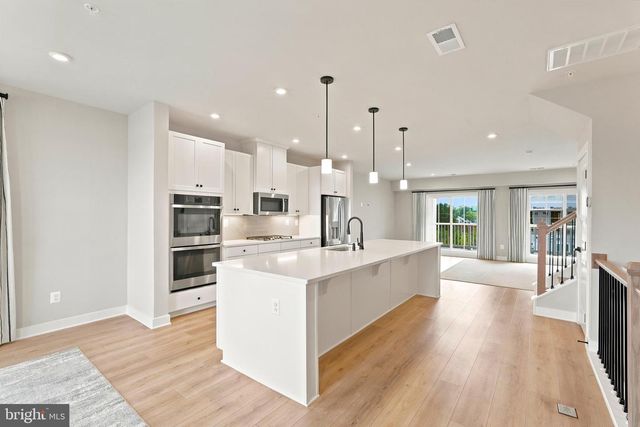 8046 WILLIAMSON BLVD NE, Manassas, VA 20109