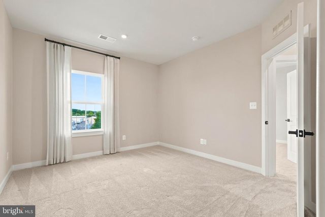 8046 WILLIAMSON BLVD NE, Manassas, VA 20109