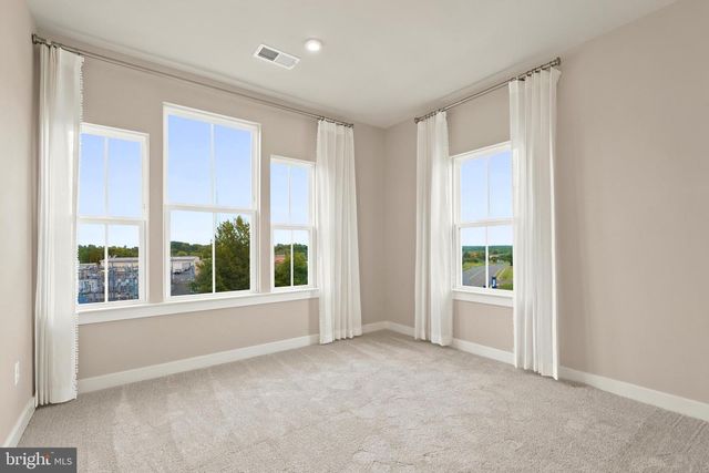 8046 WILLIAMSON BLVD NE, Manassas, VA 20109