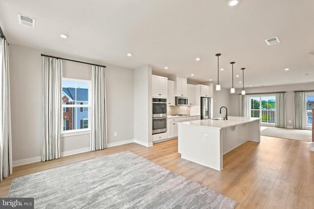 8046 WILLIAMSON BLVD NE, Manassas, VA 20109