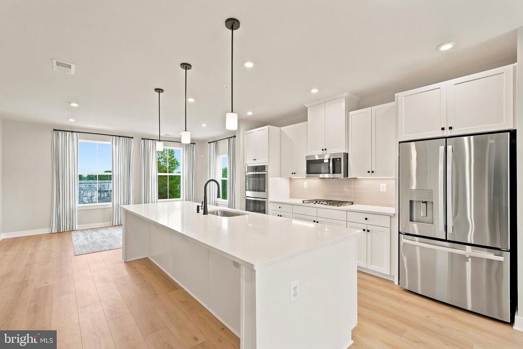 8046 WILLIAMSON BLVD NE, Manassas, VA 20109