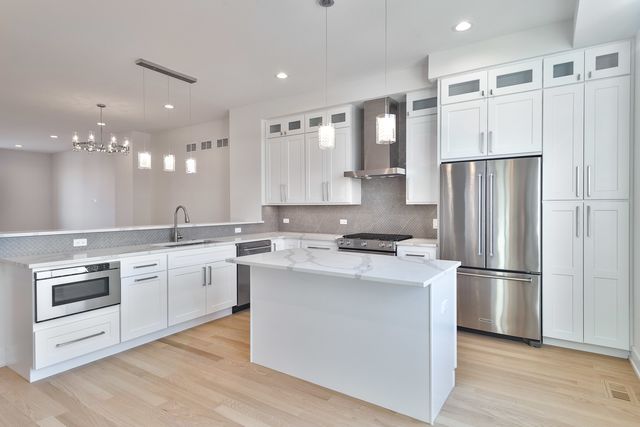 4938 W Medill Avenue, Chicago, IL 60639