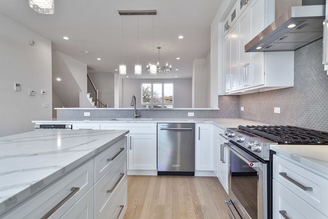 4938 W Medill Avenue, Chicago, IL 60639