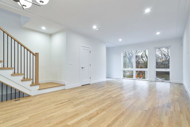 4938 W Medill Avenue, Chicago, IL 60639