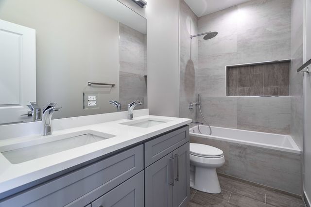 4938 W Medill Avenue, Chicago, IL 60639