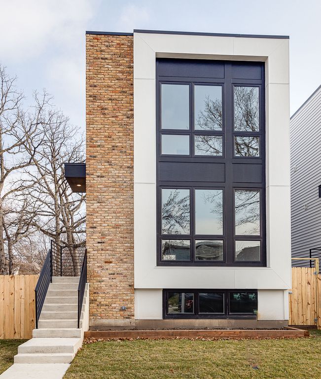 4938 W Medill Avenue, Chicago, IL 60639