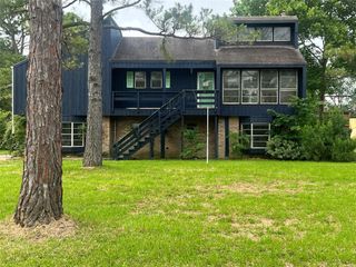 10011 Schanzer Road, Hitchcock, TX 77563
