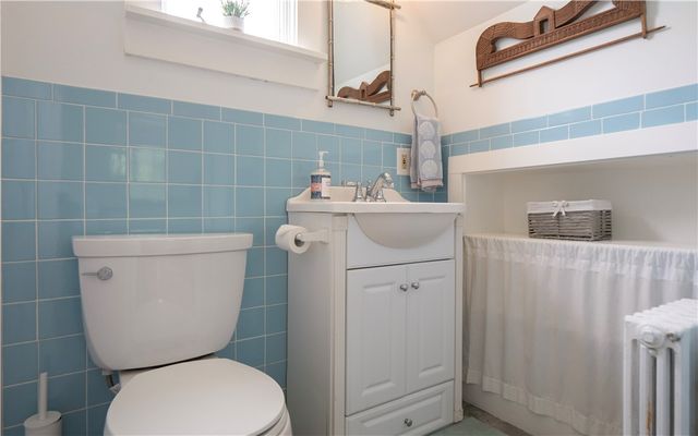 4 Draper Avenue, Middletown, RI 02842
