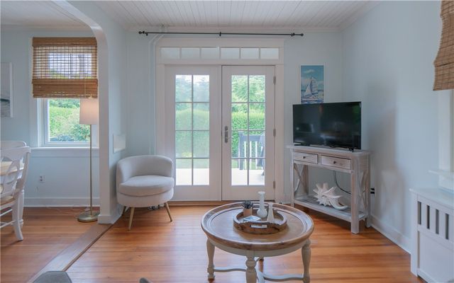 4 Draper Avenue, Middletown, RI 02842
