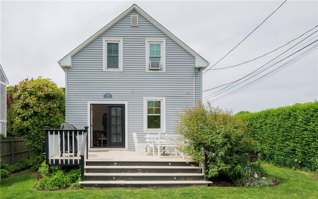 4 Draper Avenue, Middletown, RI 02842