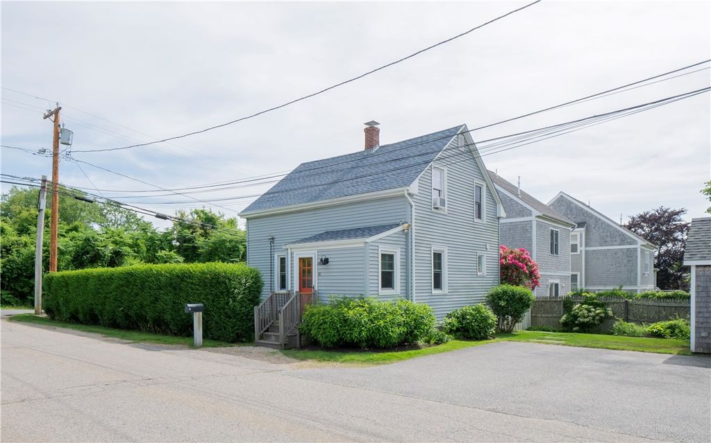 4 Draper Avenue, Middletown, RI 02842