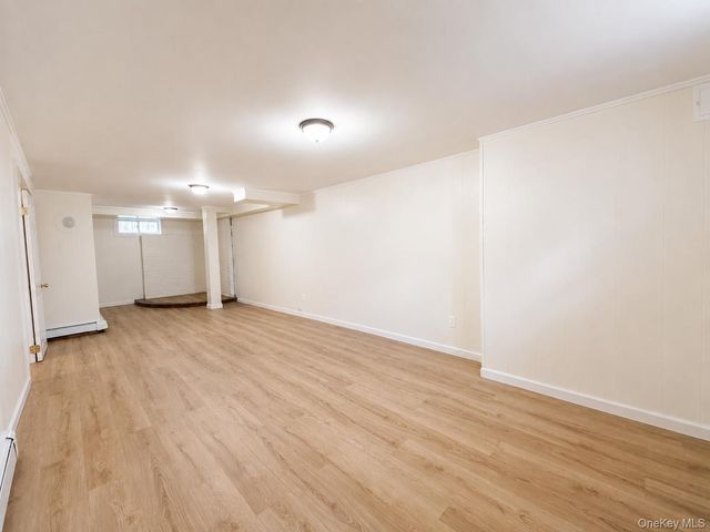 1 Arnold Street, Hicksville, NY 11801