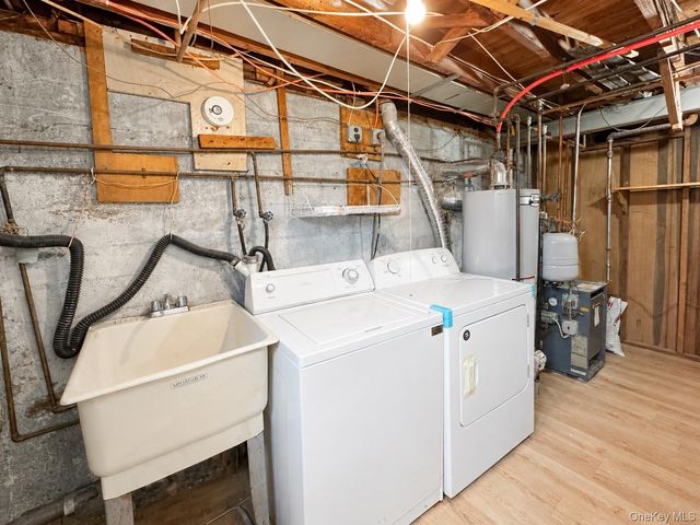1 Arnold Street, Hicksville, NY 11801