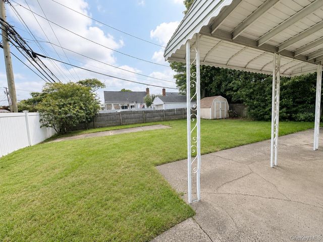 1 Arnold Street, Hicksville, NY 11801