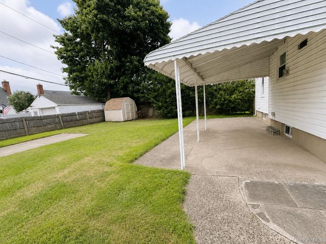1 Arnold Street, Hicksville, NY 11801