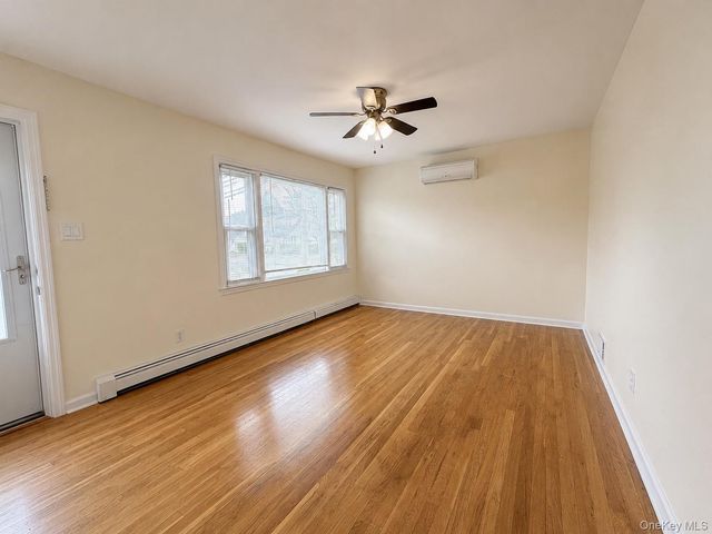 1 Arnold Street, Hicksville, NY 11801