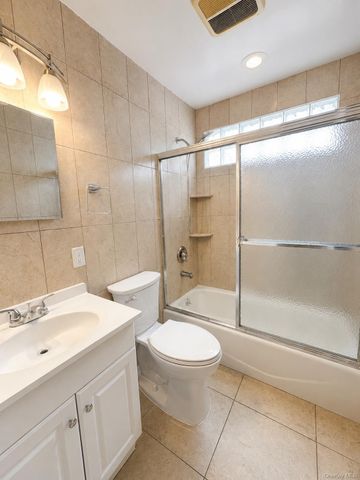 1 Arnold Street, Hicksville, NY 11801