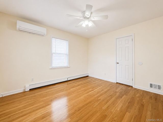 1 Arnold Street, Hicksville, NY 11801