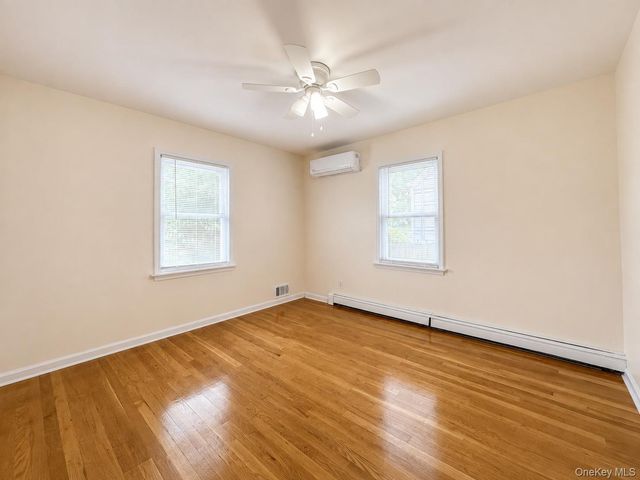 1 Arnold Street, Hicksville, NY 11801