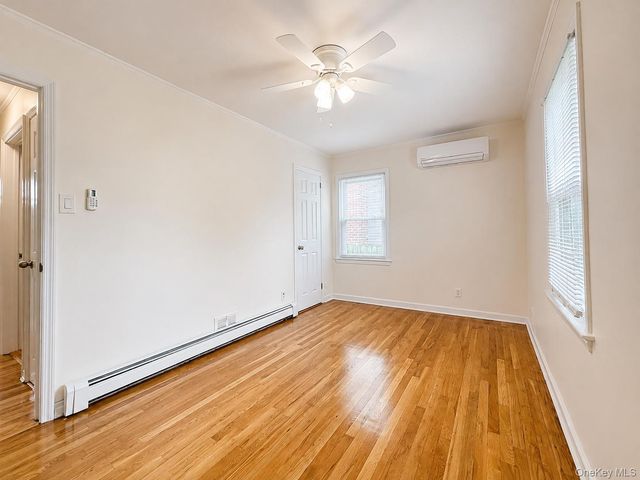 1 Arnold Street, Hicksville, NY 11801