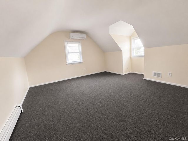 1 Arnold Street, Hicksville, NY 11801