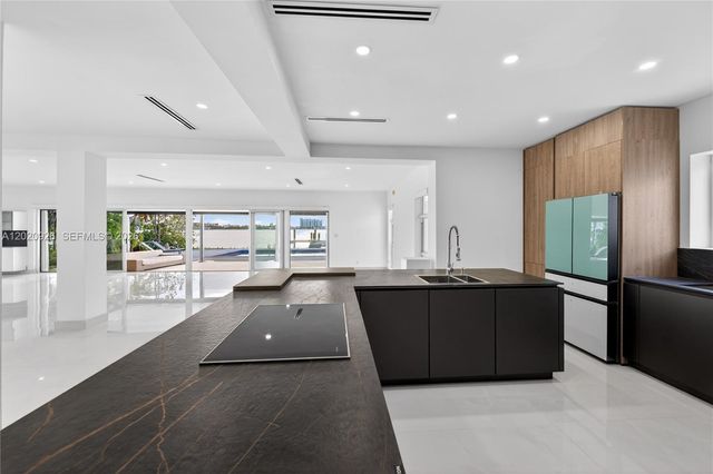1101 S Shore Dr 1, Miami Beach, FL 33141