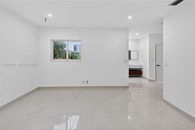 1101 S Shore Dr 1, Miami Beach, FL 33141