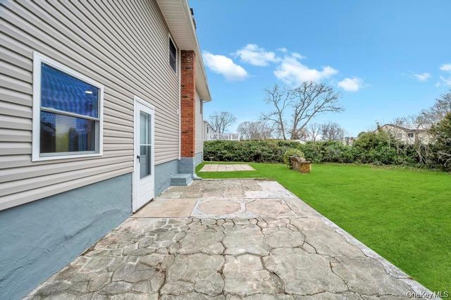 339 Avenue B, Ronkonkoma, NY 11779