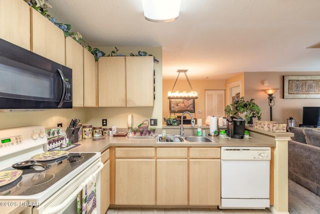 940 Village Trl Unit 2-208, Port Orange, FL 32127