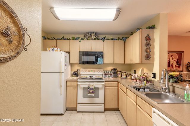 940 Village Trl Unit 2-208, Port Orange, FL 32127